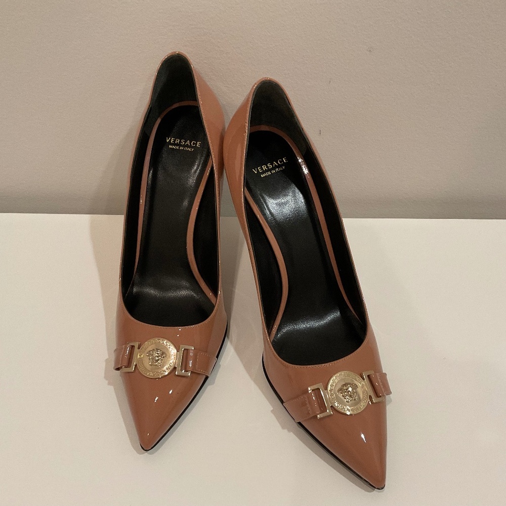 Versace Medusa logo patent leather Pumps